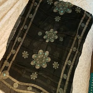 VIDA scarf designed by Cher